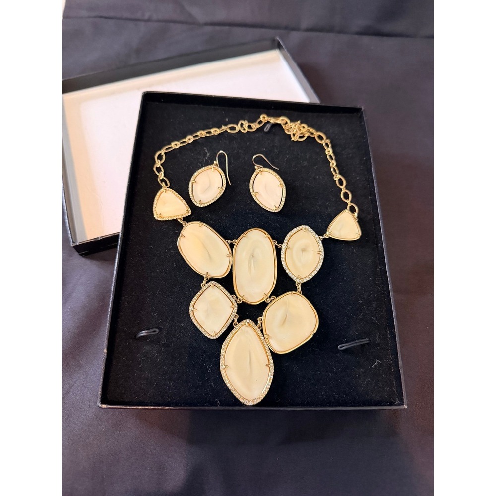 Stella‎ & Dot Jewelry Set Women OS Cream Gold toned  Bib Necklace and Earrings